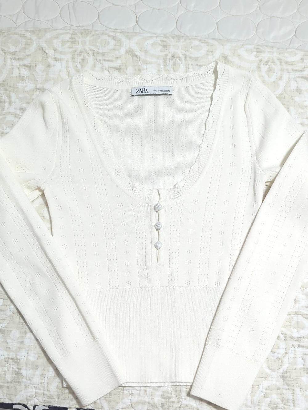 Zara White Knit Henley Sweater with Covered Buttons Fitted Waist Deep U Neck